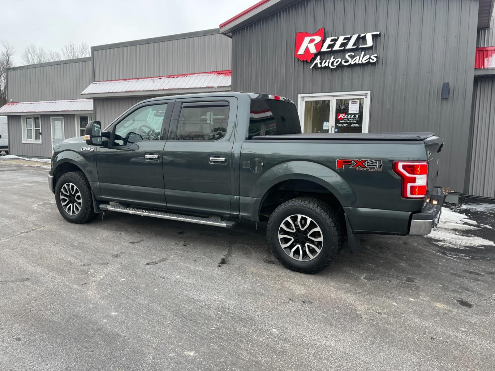 2018 Gray /Gray Ford F-150 XLT SuperCrew 5.5-ft. 2WD (1FTEW1E51JK) with an 5.0L V8 OHV 32V FFV engine, 10 Speed Auto transmission, located at 11115 Chardon Rd. , Chardon, OH, 44024, (440) 214-9705, 41.580246, -81.241943 - This 2018 Ford F-150 XLT Crew Cab described is a well-equipped, full-sized pickup truck featuring a robust 5.0-liter V8 engine that runs on flex-fuel and is mated to a smooth 10-speed automatic transmission. Premium amenities such as heated front seats, a high-quality sound system, smartphone integr - Photo #12